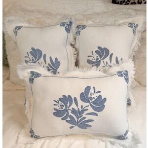 Unbranded Floral Throw Pillows Set of 3 OS White Blue Excellent Frayed Fringe